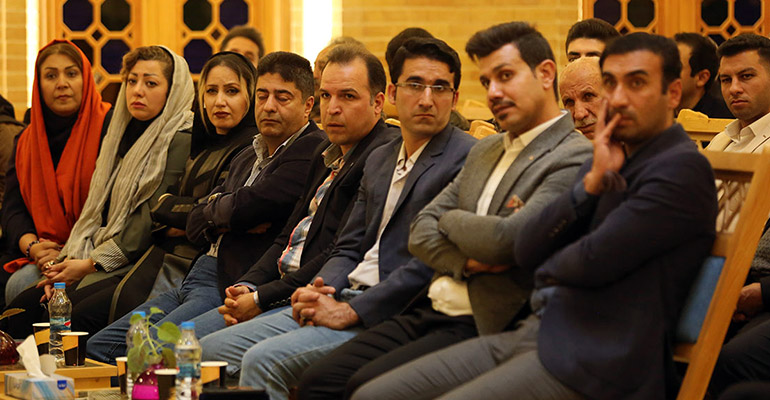 همایش تخصصی و آموزشی فروشگاه های رنگ استان اصفهان در مجموعه فاخر سرای عطار برگزار گردید.