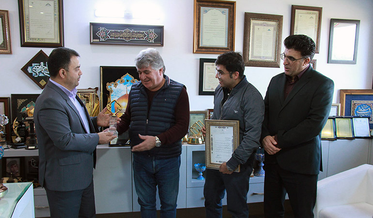 شرکت خودرنگ موفق به دریافت لوح تقدیر و تندیس ویژه واحدهای نمونه کیفی استان اصفهان گردید.