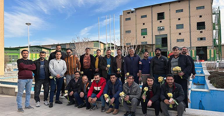 اهمیت ویژه مدیریت گروه ریف به گرامی داشت روز مرد و اهدای هدیه روز مرد به کارکنان
